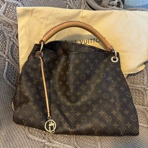 Authentic Louis Vuitton Artsy Excellent Condition